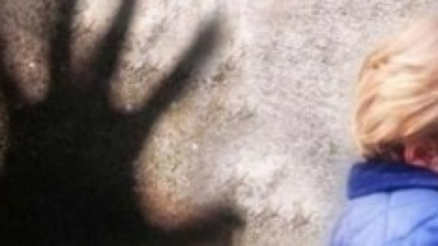 Violenza su minori due arresti.