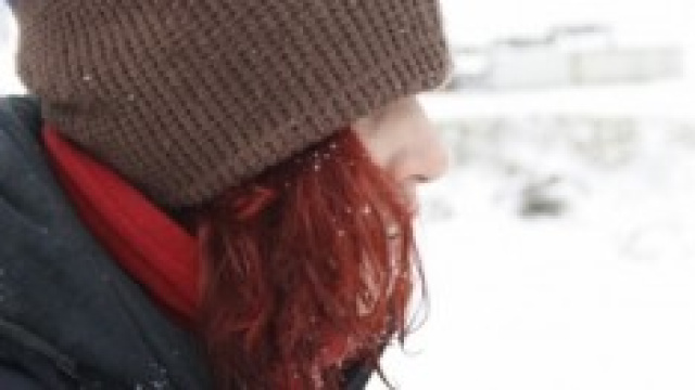 capelli con effetto henn&egrave; mogano