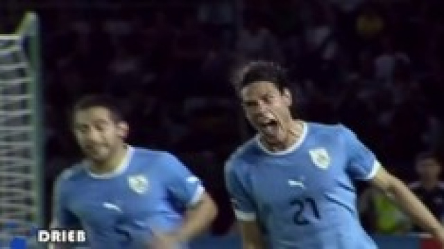 Cavani impegnato in Uruguay - Irlanda del Nord.