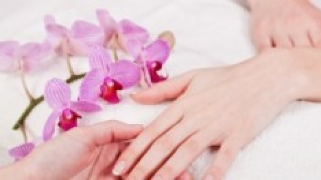 La nail art e il colore orchidea 