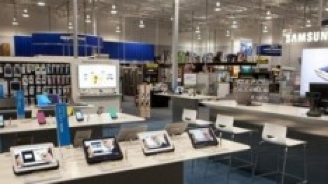 Comprare uno smartphone: i prezzi pi&ugrave; bassi