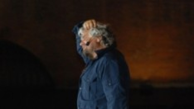 Continua la guerra mediatica tra Grillo e Renzi