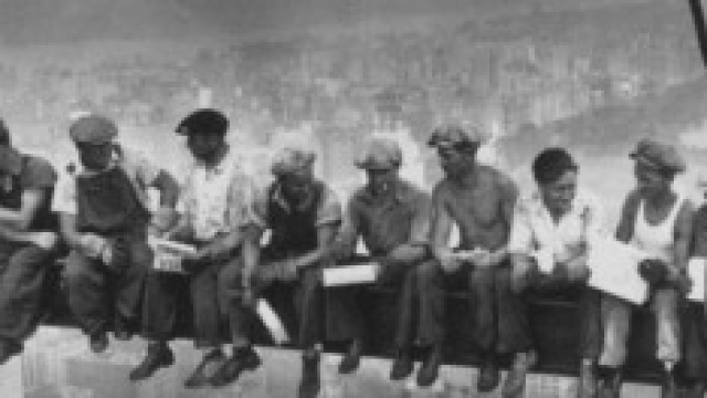 operai al lavoro in tutta insicurezza