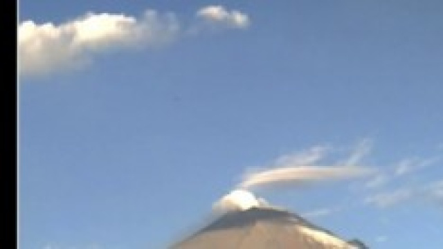 Ufo fuoriesce dal Popocatepetl.