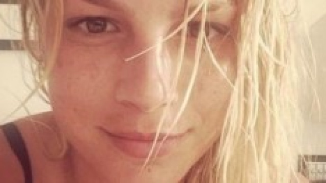 Emma Marrone single, 'bikini bridge' su Instagram
