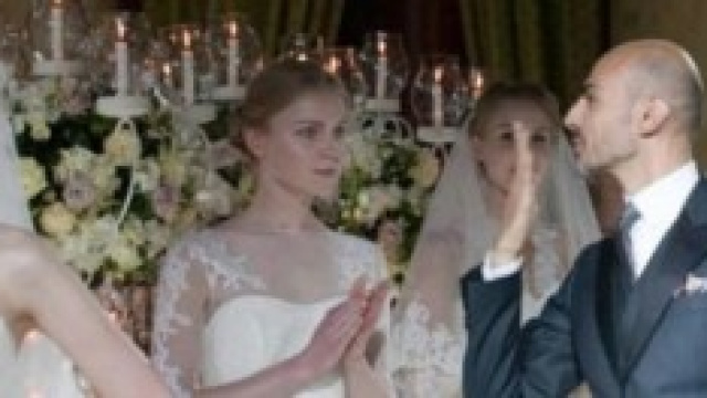 L'applauso delle modelle a Enzo Miccio