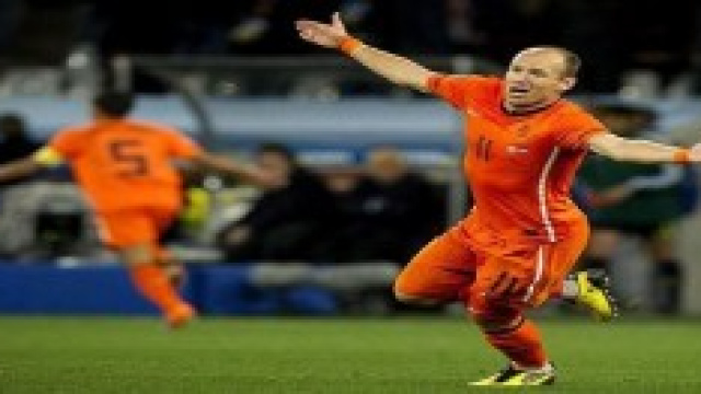 Robben, doppietta all'esordio contro la Spagna 