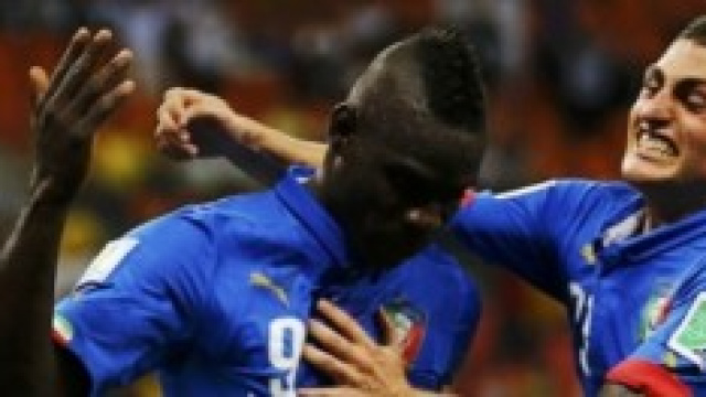 Balotelli segna e zittisce gli inglesi
