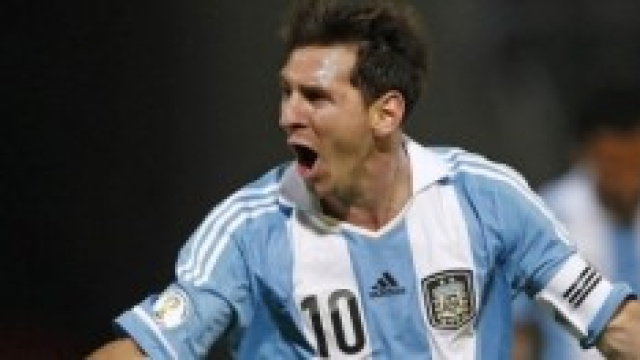 Lionel Messi esulta dopo una rete 