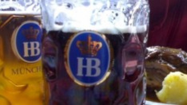 Ragazzo da due anni con il singhiozzo .