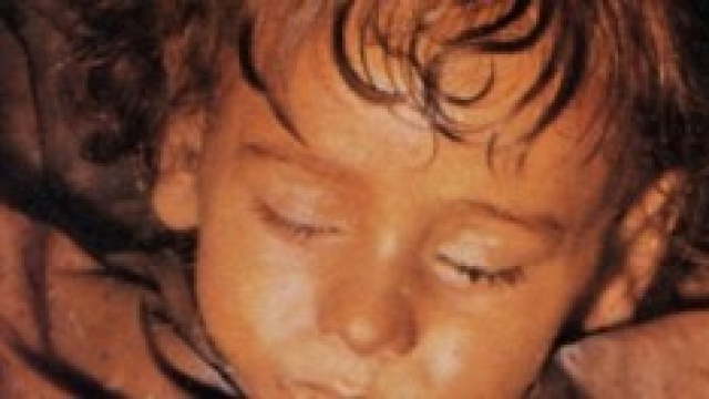  Mummia Rosalia Lombardo apre e chiude gli occhi