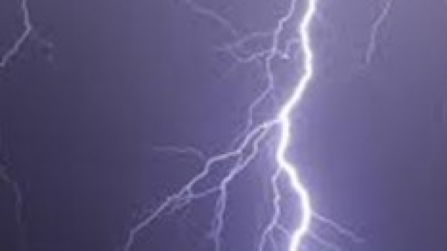 Fulmine colpisce ragazzo in gita sul Vesuvio.