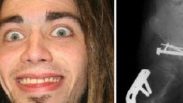 Una foto dell'artista bizzarro Alexander Selvik.