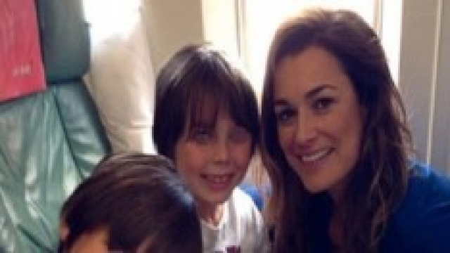 Alena Seredova vola in Brasile con i suoi figli