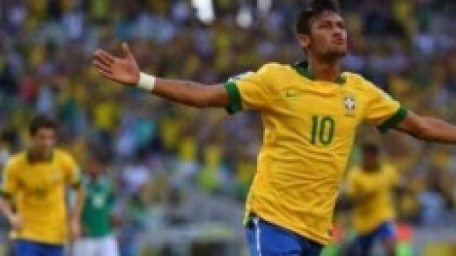 Neymar esultante dopo una rete