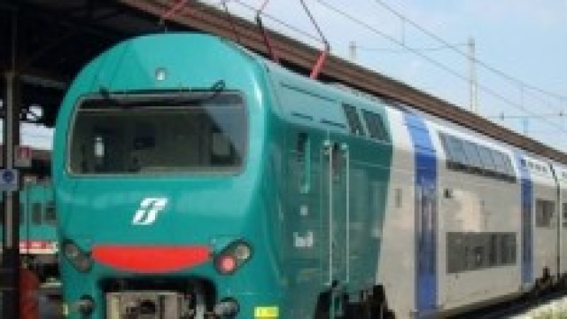 Traffico treni bloccato alla stazione di Napoli