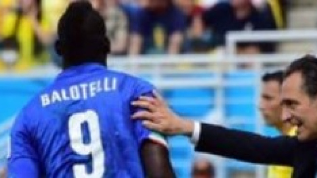 Balotelli e Prandelli durante Italia-Uruguay