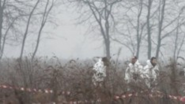 uomini della scientifica nel campo di Chignolo.