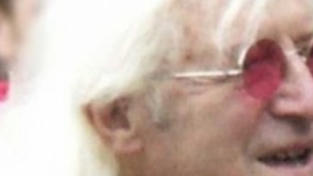 Jimmy Savile accusato di sesso con cadaveri.