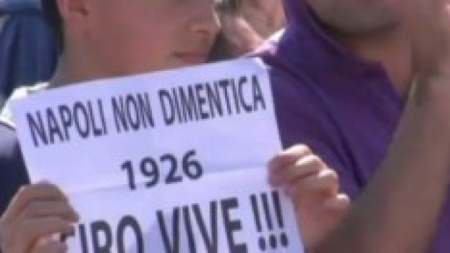 Un momento dei funerali di Ciro Esposito. 