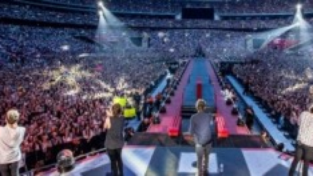 Fan in delirio a San Siro per gli One Direction.