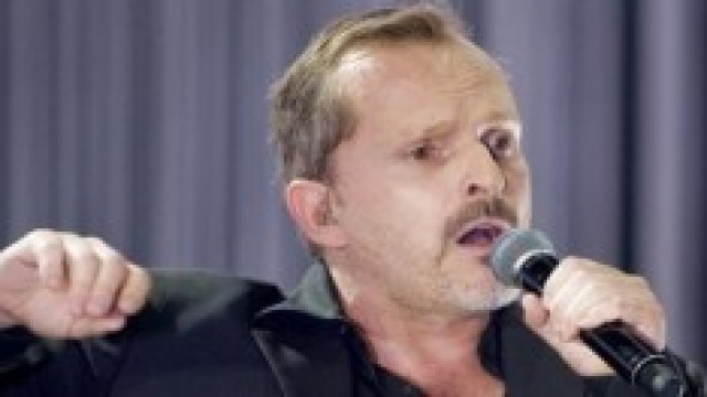 Tv sabato 7 giugno 2014: Amici 13 Maria De Filippi