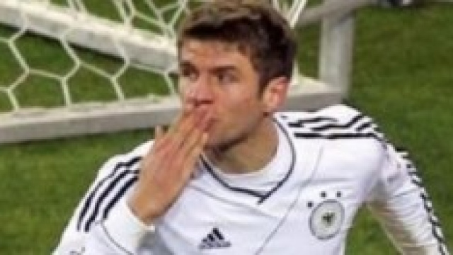 muller esulta dopo un goal 