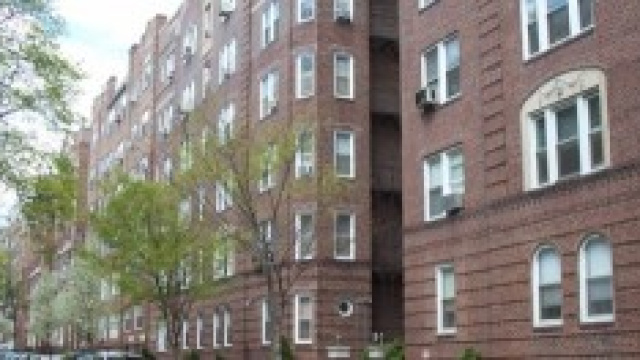 Padre uccide figlio e tenta suicidio a New York