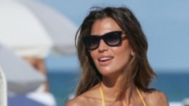 Claudia Galanti come Miley Cyrus in un video