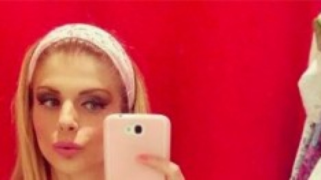 Francesca Cipriani, lato B, fuori di seno, Twitter