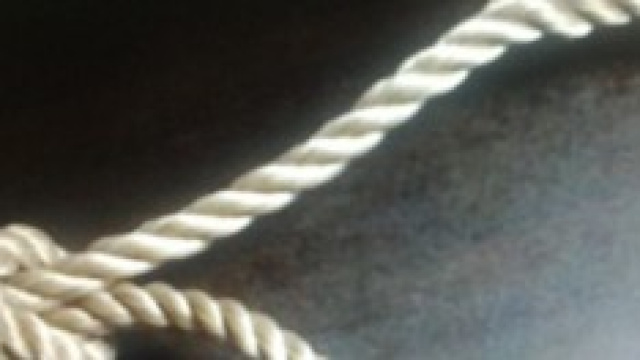 Padre suicida dopo aver cercato di uccidere figlio