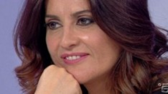 Elga di Uomini e donne mediatrice del programma.