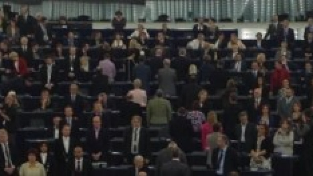 Pentastellati che volgono le spalle all'Europa.