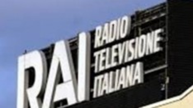 Tutti la succhiano e noi cittadini paghiamo.