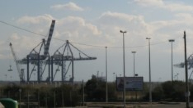 Una veduta del porto di Gioia Tauro
