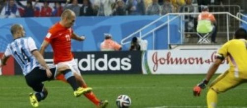 Mascherano's vital challenge on Arjen Robben