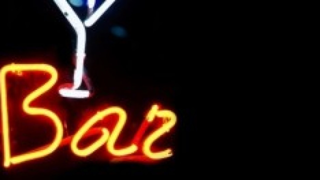 Ragazza travolta da un'auto mentre era al bar