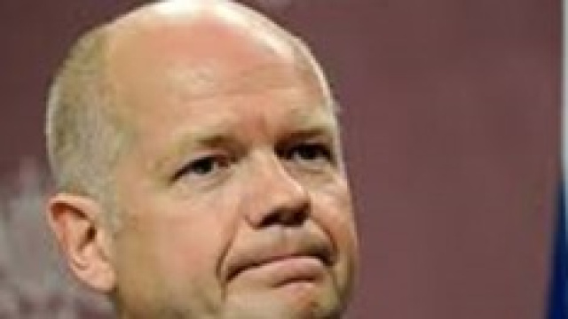 Arrivano le dimmissioni di Hague.