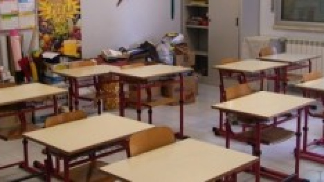 Belluno, professore scuola media, insulti choc