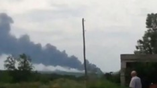 Prime immagini dell'aereo precipitato in Ucraina.