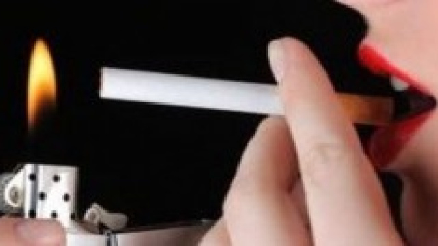 Il fumo spingerebbe al suicidio.