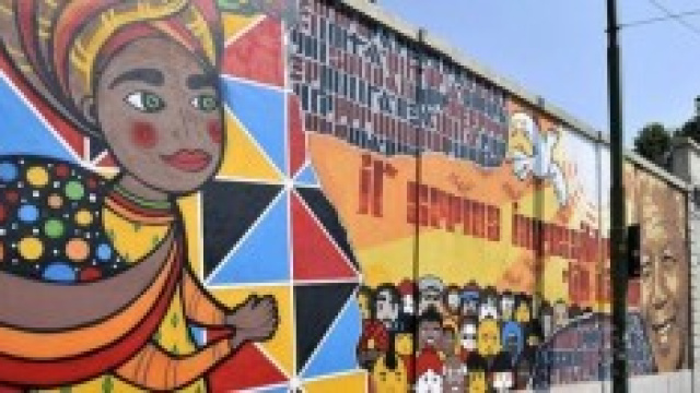 Milano: murale commemorativo a Nelson Mandela