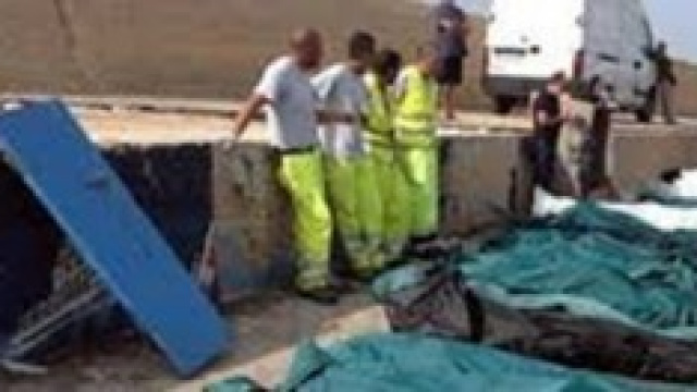 Strage a Lampedusa: 18 salme in un barcone.
