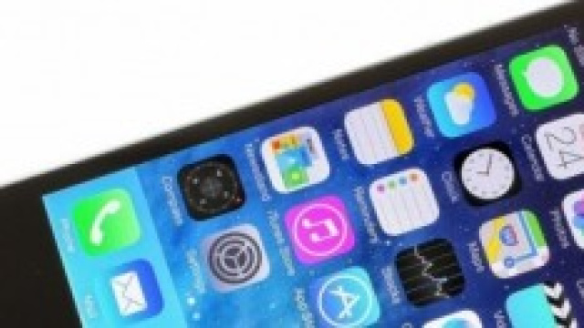 Apple-Euronics Vs Saturn: cellulari in promozione