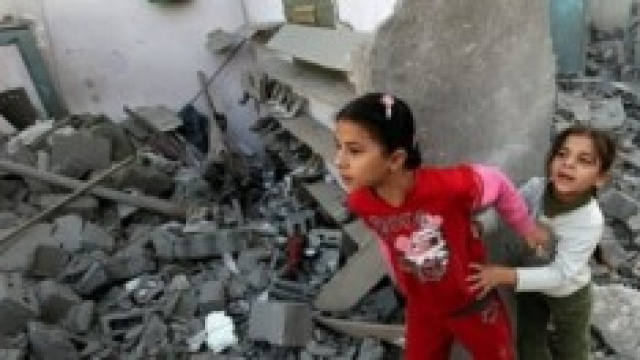 Bombardamento su scuola a Gaza