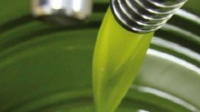 distillazione dell'olio d'oliva biologico