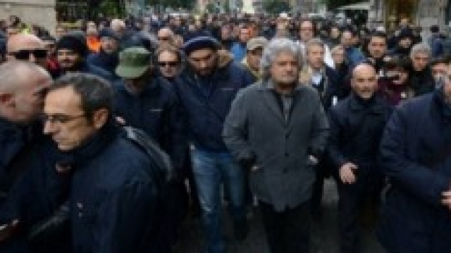  'Indulto Renzi', Beppe Grillo vs 'svuotacarceri'