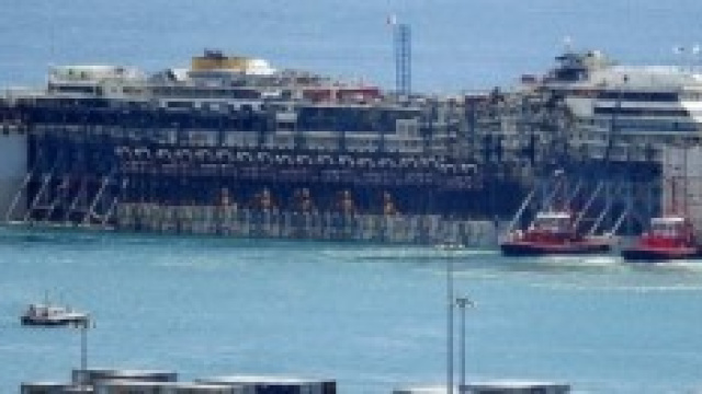 La Costa Concordia al porto di Genova