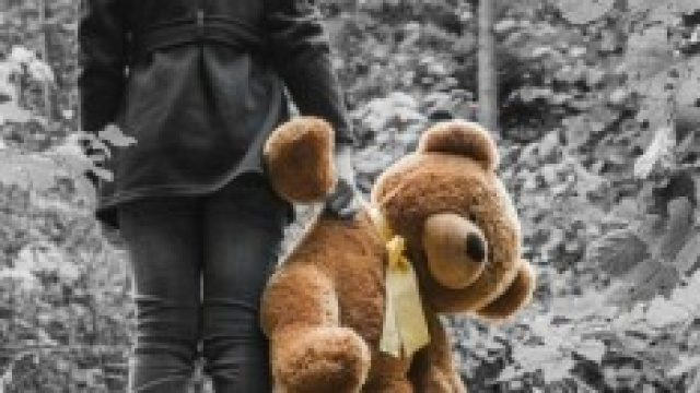 lotta alla pedofilia giocattoli abbandonati 