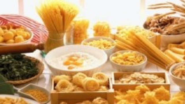Tavola imbandita di pasta